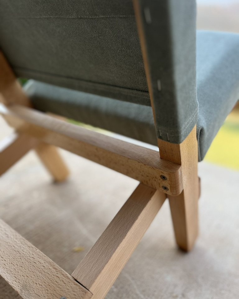 Beech folding chair with olive canvas